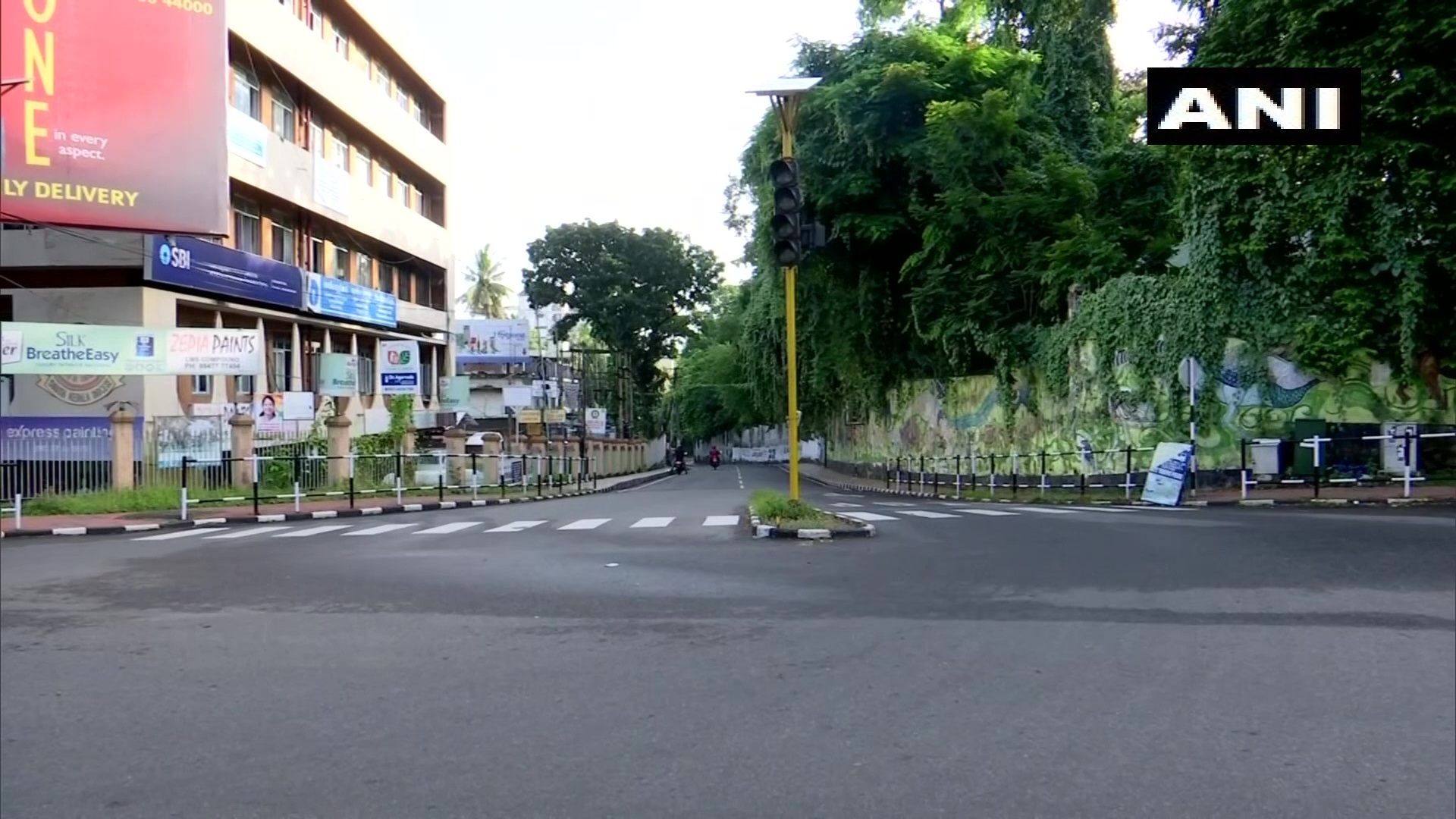 കേരളത്തില്‍ ഇന്ന് ലോക്ക്ഡൗണ്‍, കനത്ത പരിശോധന: ചിത്രങ്ങള്‍ കാണാം