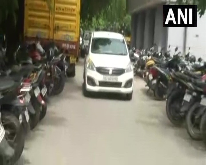 കൊലപാതക കേസില്‍ അറസ്റ്റിലായ ഗുസ്തി താരം സുശീല്‍ കുമാറിനെ ദില്ലി കോടതിയിലേക്ക് കൊണ്ടുവരുന്നു: ചിത്രങ്ങള്‍ കാണാം