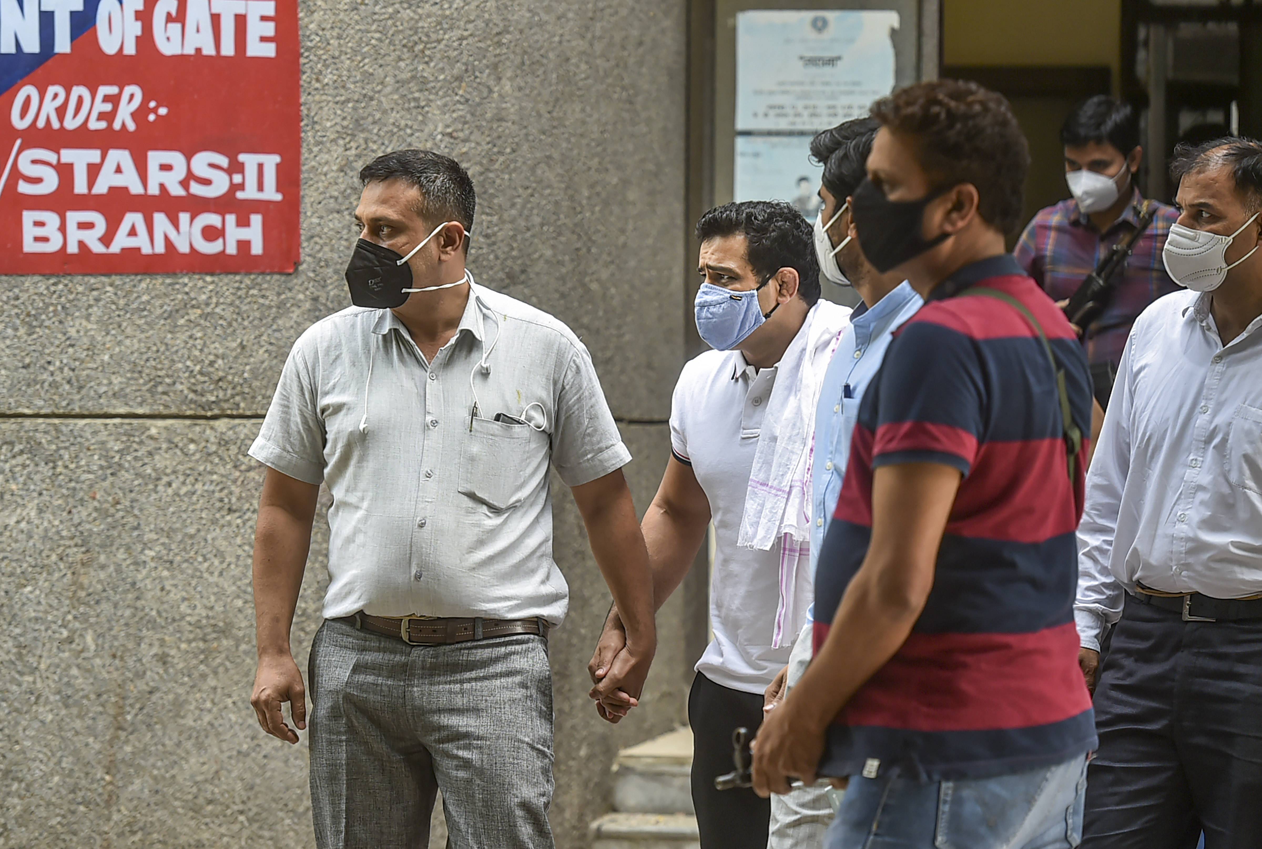 കൊലപാതക കേസില്‍ അറസ്റ്റിലായ ഗുസ്തി താരം സുശീല്‍ കുമാറിനെ ദില്ലി കോടതിയിലേക്ക് കൊണ്ടുവരുന്നു: ചിത്രങ്ങള്‍ കാണാം