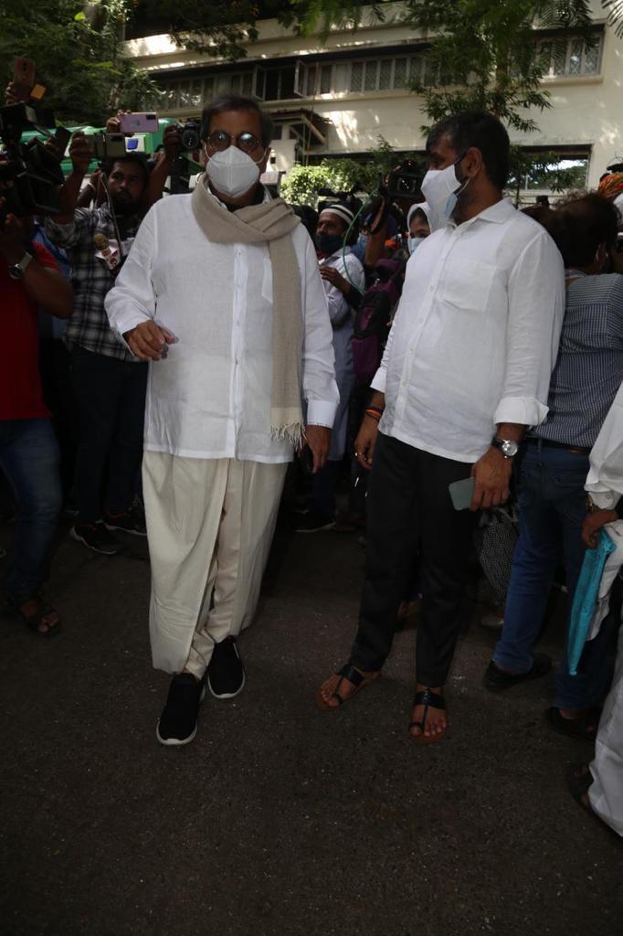 ప్రభుత్వ లాంఛనాలతో లెజండరీ నటుడు దిలీప్ కుమార్ అంత్యక్రియలు