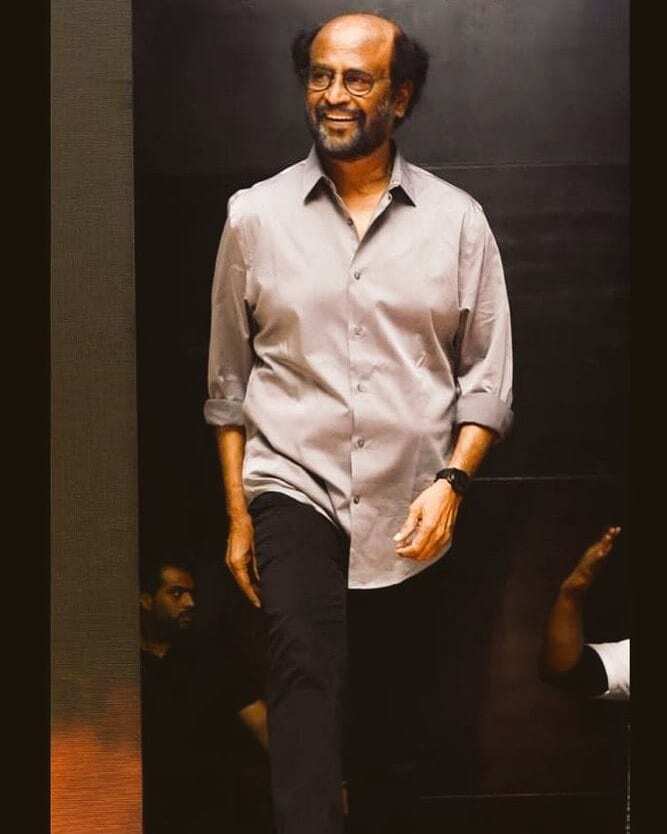 ரசிகர்களுடன் திடீர் சந்திப்பு.. ரஜினியைக் காண குவிந்த மன்றத்தினர்.. !