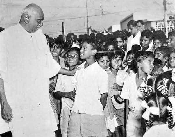 தமிழ்நாட்டின் தங்க மகன்.. பொற்கால ஆட்சி கொடுத்த கர்மவீரர் காமராஜர்