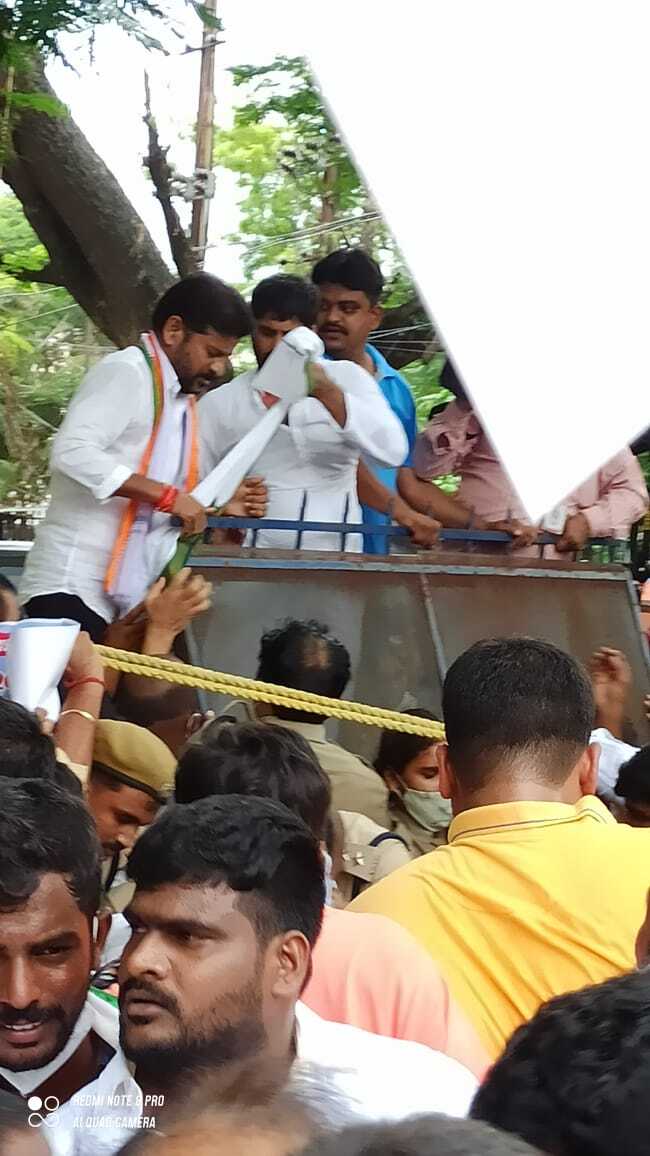 పెరిగిన పెట్రోల్ ధరపై కాంగ్రెస్ నిరసన: రేవంత్ రెడ్డి అరెస్టు