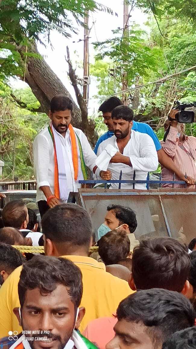 పెరిగిన పెట్రోల్ ధరపై కాంగ్రెస్ నిరసన: రేవంత్ రెడ్డి అరెస్టు