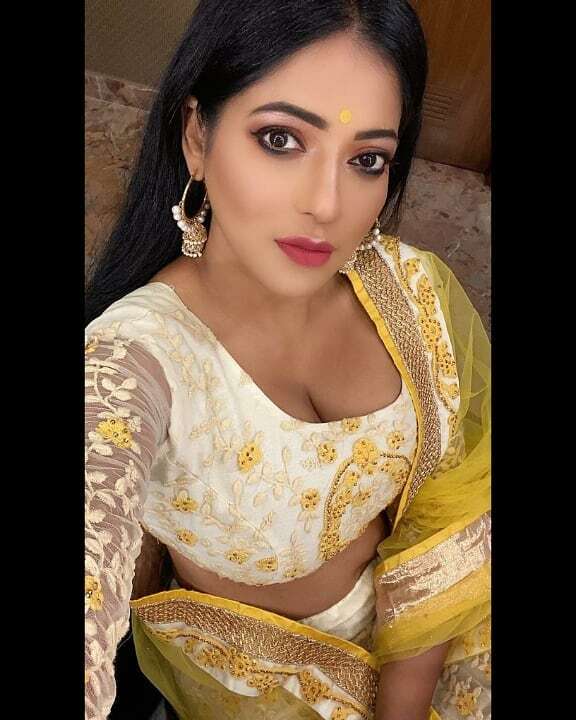 கவர்ச்சி கண்ணழகி.. நடிகை ரேஷ்மாவின் பிறந்தநாள்!