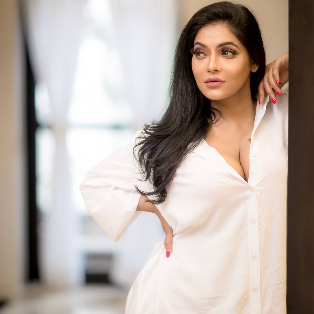 கவர்ச்சி கண்ணழகி.. நடிகை ரேஷ்மாவின் பிறந்தநாள்!