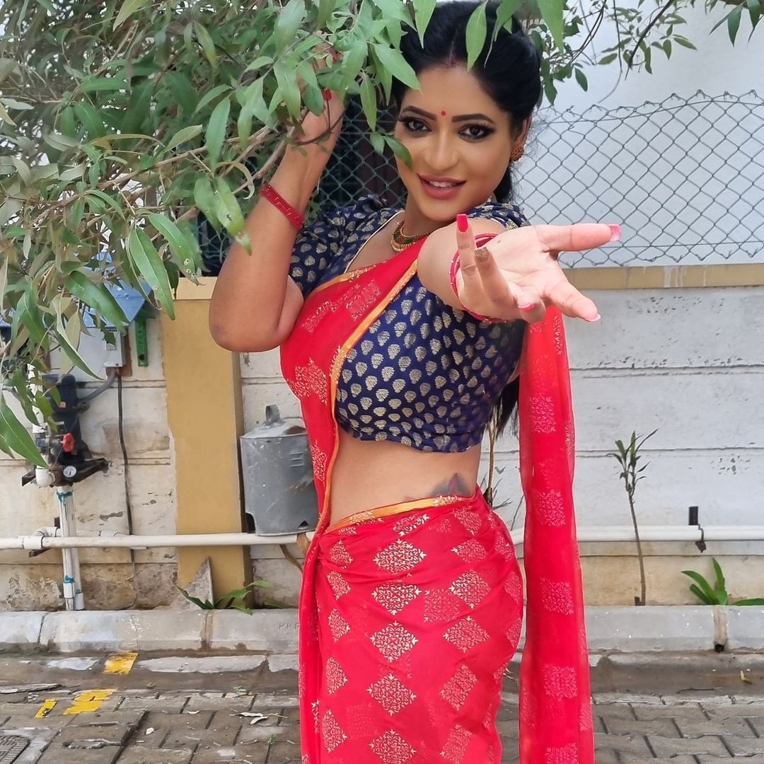 கவர்ச்சி கண்ணழகி.. நடிகை ரேஷ்மாவின் பிறந்தநாள்!