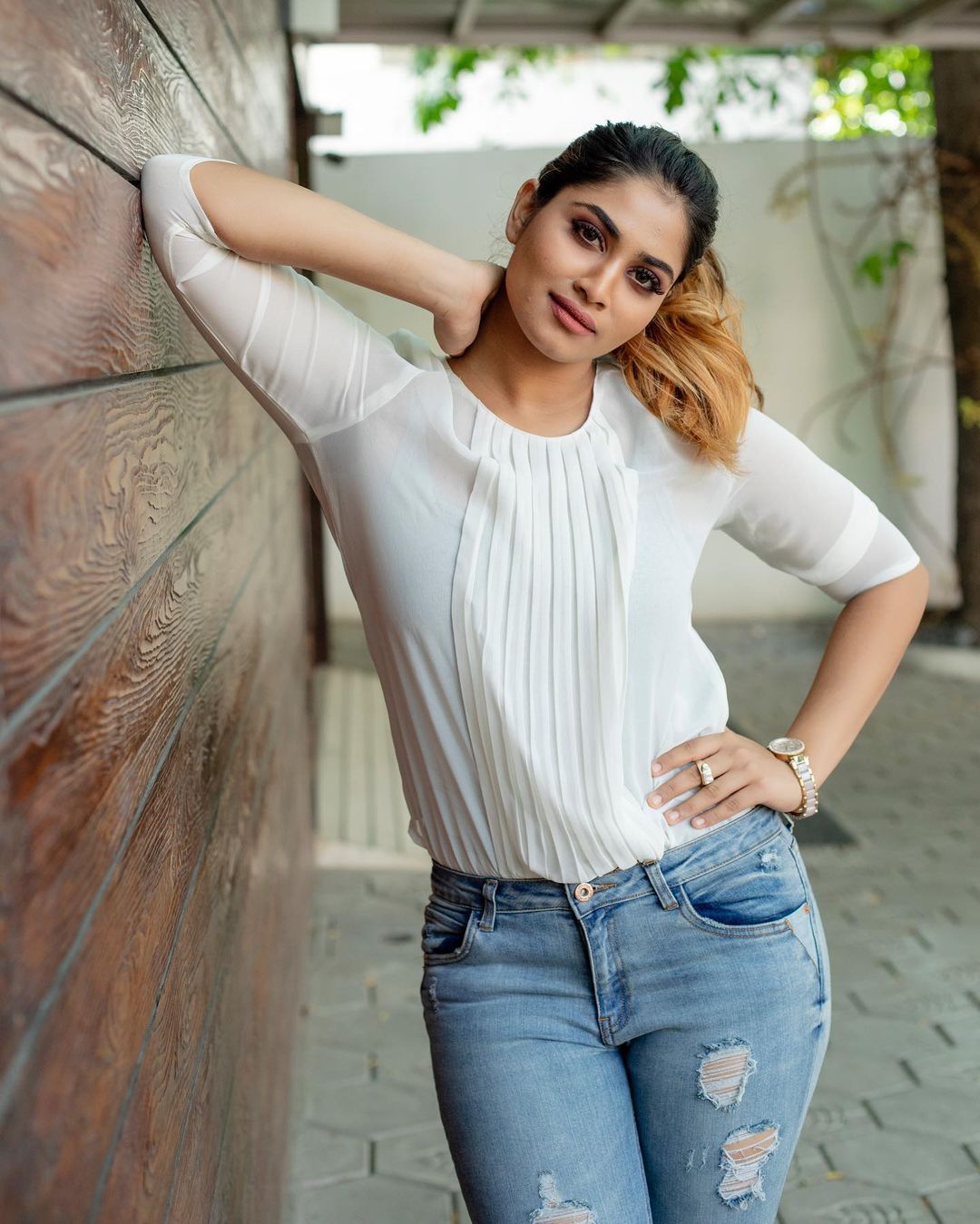 ஜில் ஜில் அழகி.. ஏங்க வைக்கும் பேரழகி...நடிகை ஷிவானியின் ஹாட் போட்டோஸ்!