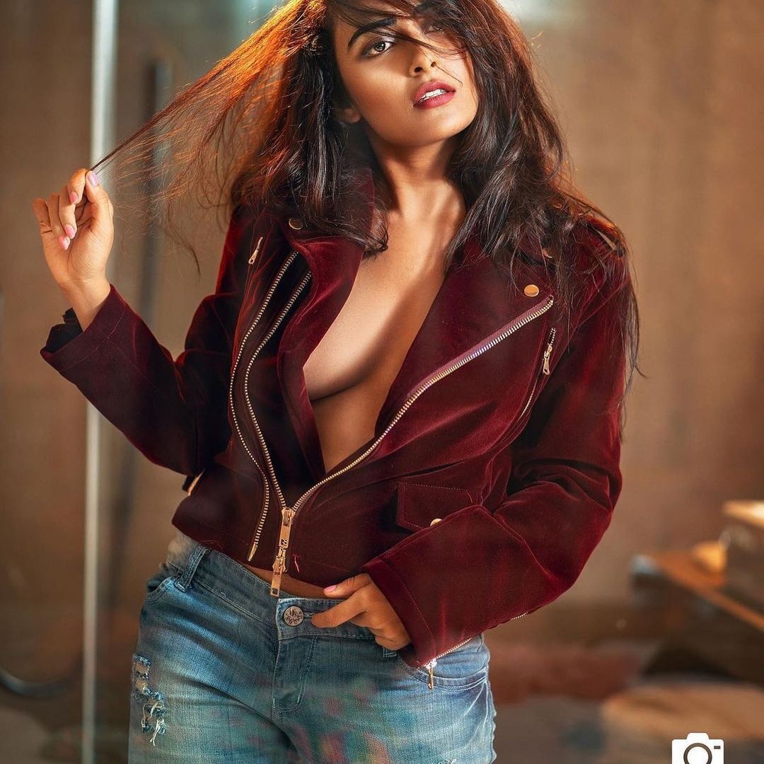 Men amaldor bilan jinsiy aloqa qilmoqchiman Yashirin kamera haqiqiy jinsiy aloqani suratga oldi