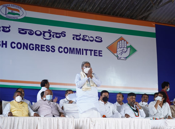  ಚಿತ್ರಗಳು; ಹುಬ್ಬಳ್ಳಿಯಲ್ಲಿ ಕಾಂಗ್ರೆಸ್ ಪಕ್ಷ ಸೇರಿದ ಮಧು ಬಂಗಾರಪ್ಪ
