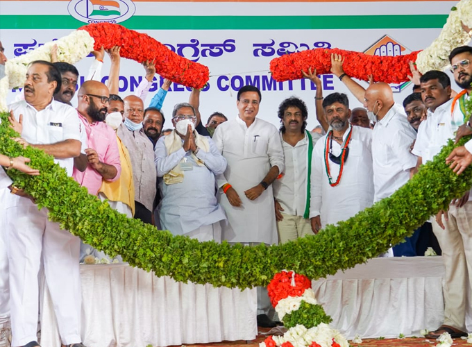  ಚಿತ್ರಗಳು; ಹುಬ್ಬಳ್ಳಿಯಲ್ಲಿ ಕಾಂಗ್ರೆಸ್ ಪಕ್ಷ ಸೇರಿದ ಮಧು ಬಂಗಾರಪ್ಪ
