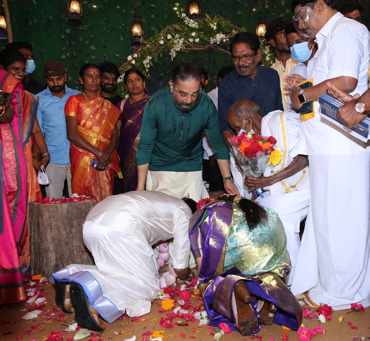 ബിഗ് ബോസ് താരത്തിന് പ്രണയ സാഫല്യം; സ്‌നേകനും നടി കന്നികയും വിവാഹിതരായി, സാക്ഷിയായി കമല്‍ഹാസന്‍, ചിത്രങ്ങള്‍ കാണാം