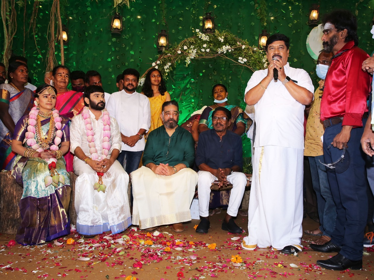 ബിഗ് ബോസ് താരത്തിന് പ്രണയ സാഫല്യം; സ്‌നേകനും നടി കന്നികയും വിവാഹിതരായി, സാക്ഷിയായി കമല്‍ഹാസന്‍, ചിത്രങ്ങള്‍ കാണാം