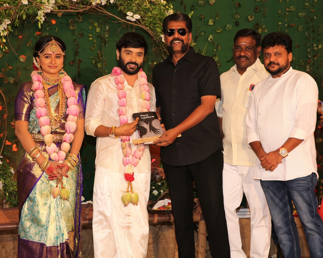 ബിഗ് ബോസ് താരത്തിന് പ്രണയ സാഫല്യം; സ്‌നേകനും നടി കന്നികയും വിവാഹിതരായി, സാക്ഷിയായി കമല്‍ഹാസന്‍, ചിത്രങ്ങള്‍ കാണാം