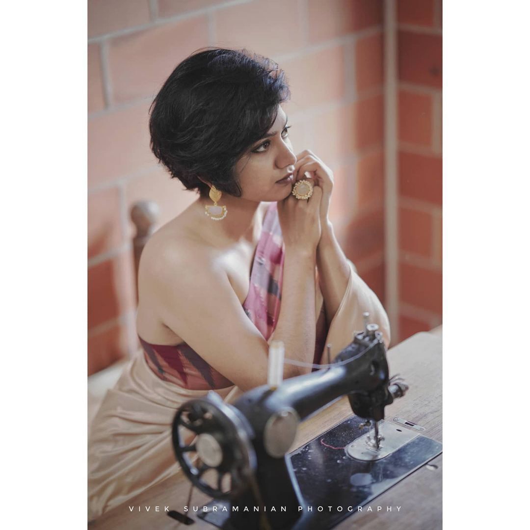 എക്സിക്യൂട്ടീവ് ലുക്കിൽ അനാർക്കലിയുടെ കിടിലൻ മേക്ക്ഓവർ; ചിത്രങ്ങൾ വൈറൽ