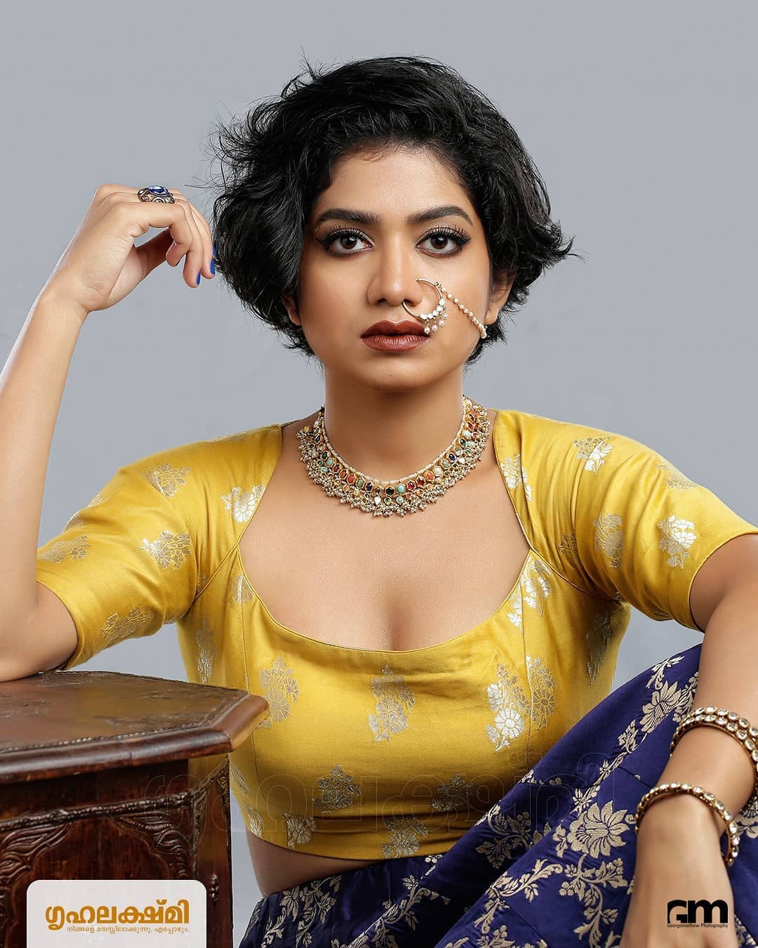 എക്സിക്യൂട്ടീവ് ലുക്കിൽ അനാർക്കലിയുടെ കിടിലൻ മേക്ക്ഓവർ; ചിത്രങ്ങൾ വൈറൽ