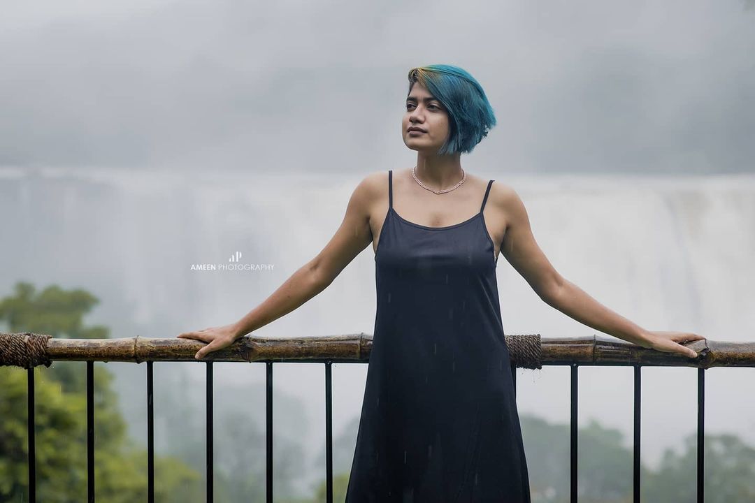 അതിരപ്പള്ളിയില്‍ മഴ നനഞ്ഞ് അനാര്‍ക്കലി മരയ്ക്കാര്‍; ഹോട്ട് ചിത്രങ്ങള്‍ വൈറല്‍