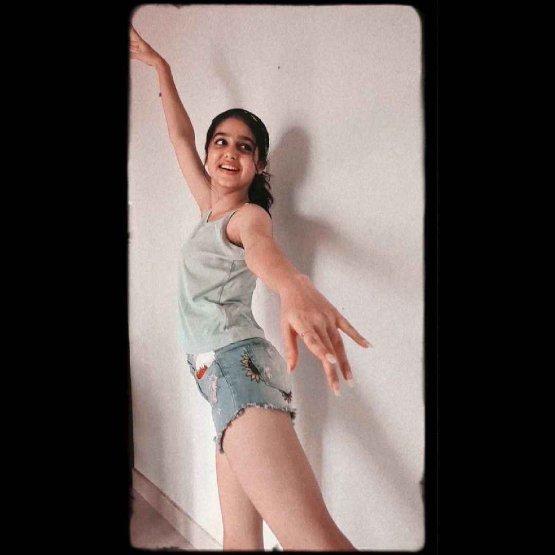 മഴക്കാല നടത്തങ്ങൾ; അനശ്വര രാജന്റെ ഇൻസ്റ്റഗ്രാം ഫോട്ടോസ് ഏറ്റെടുത്ത് ആരാധകർ