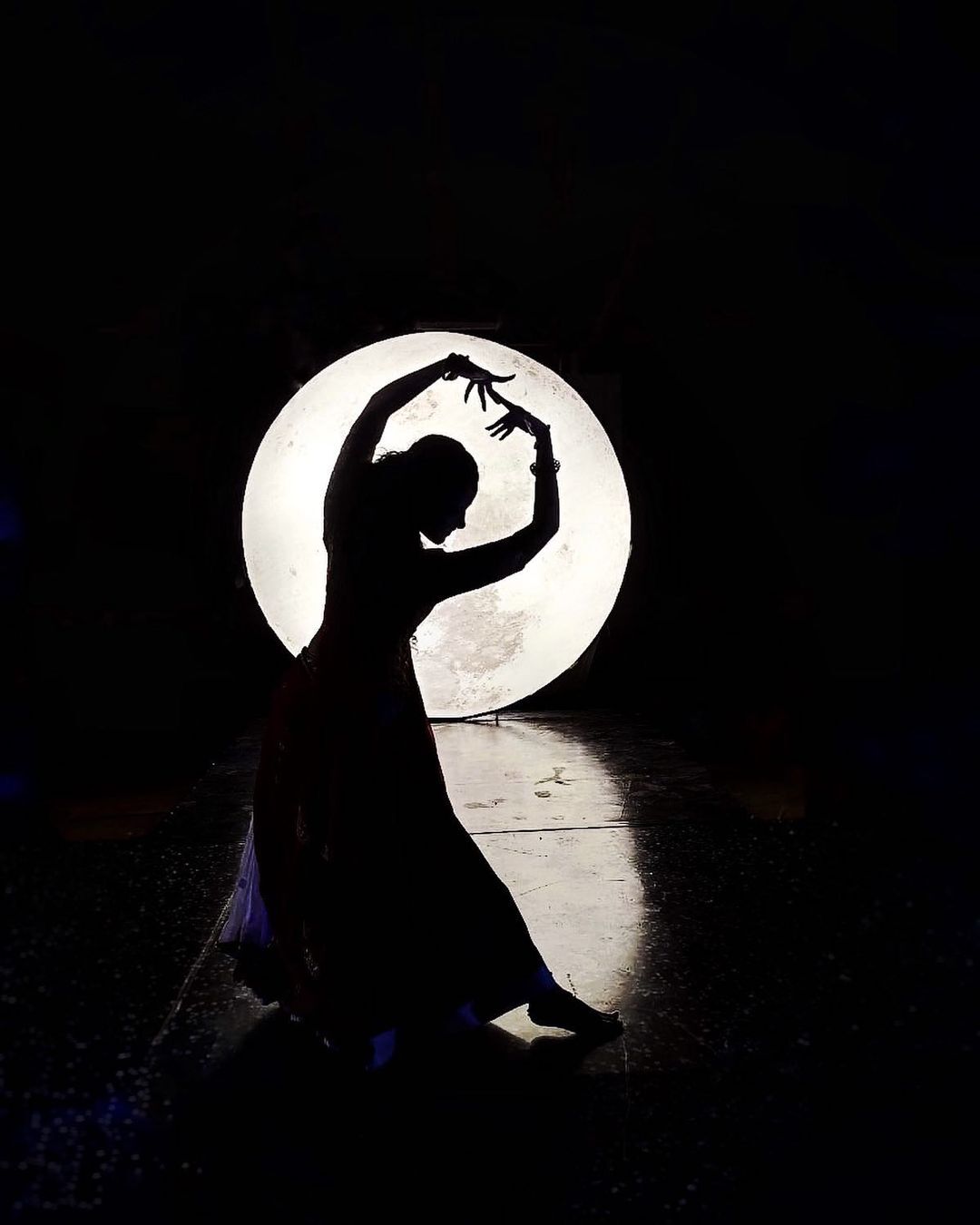 ഹോട്ട് ലുക്കിൽ അനുപമ; ചിത്രങ്ങളേറ്റെടുത്ത് സോഷ്യൽ മീഡിയ