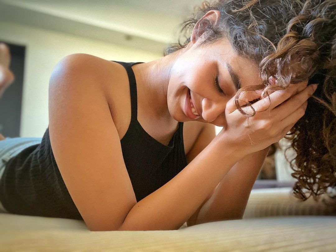 ഹോട്ട് ലുക്കിൽ അനുപമ; ചിത്രങ്ങളേറ്റെടുത്ത് സോഷ്യൽ മീഡിയ