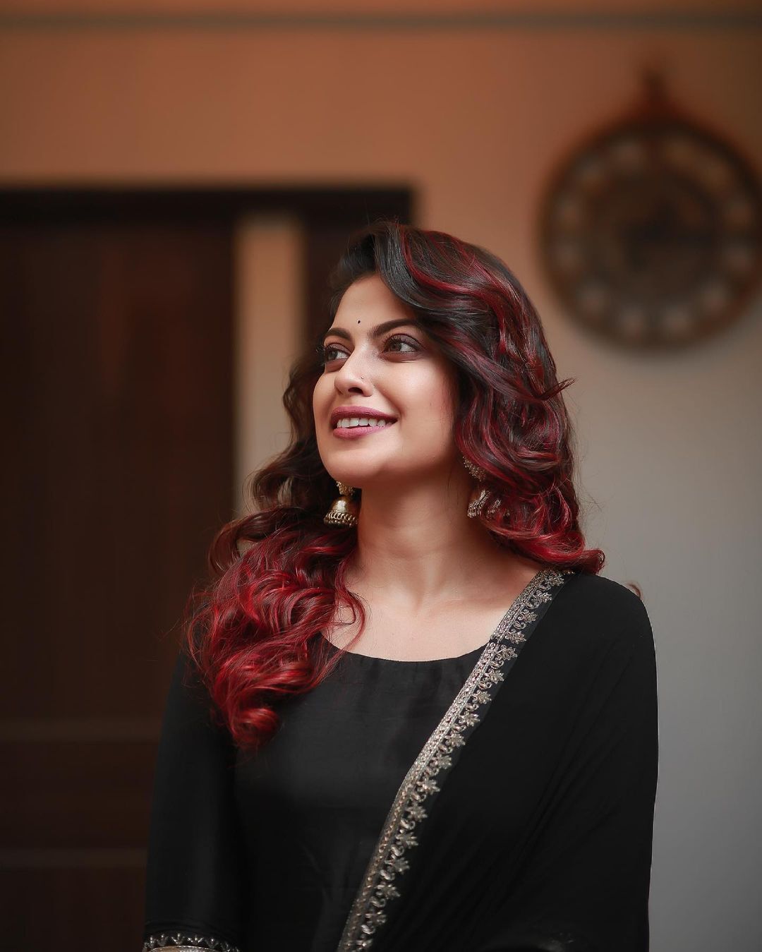 പുതുപുത്തന്‍ മേക്കോവറുമായി നടി അനുശ്രീ; പുതിയ ചിത്രങ്ങള്‍ ഏറ്റെടുത്ത് സോഷ്യല്‍ മീഡിയ