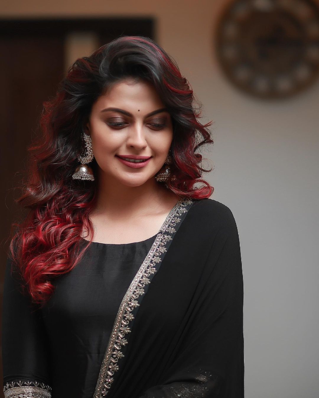 പുതുപുത്തന്‍ മേക്കോവറുമായി നടി അനുശ്രീ; പുതിയ ചിത്രങ്ങള്‍ ഏറ്റെടുത്ത് സോഷ്യല്‍ മീഡിയ