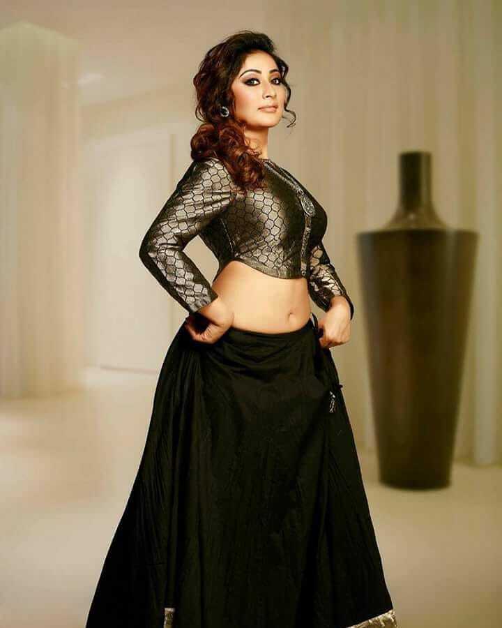 ഗ്ലാമറസ് ലുക്കിൽ ബിഗ് ബോസ് താരം; അർച്ചനയുടെ സെൽഫി ചിത്രങ്ങൾ വൈറലാകുന്നു