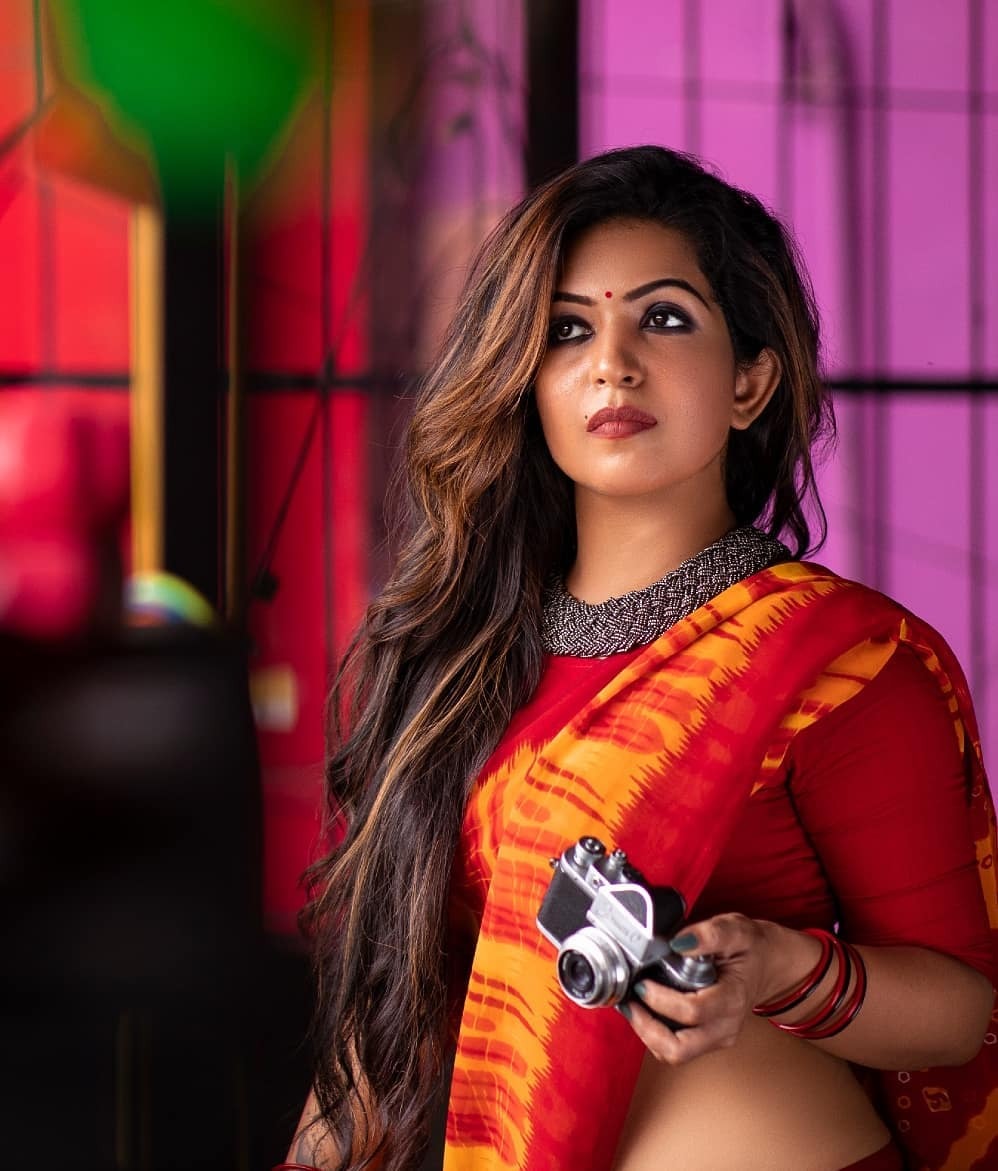 സാരിയില്‍ ഗ്ലാമറസ് ലുക്കുമായി ബ്ലെസി കുര്യന്‍; വൈറല്‍ ഫോട്ടോഷൂട്ട് കാണാം