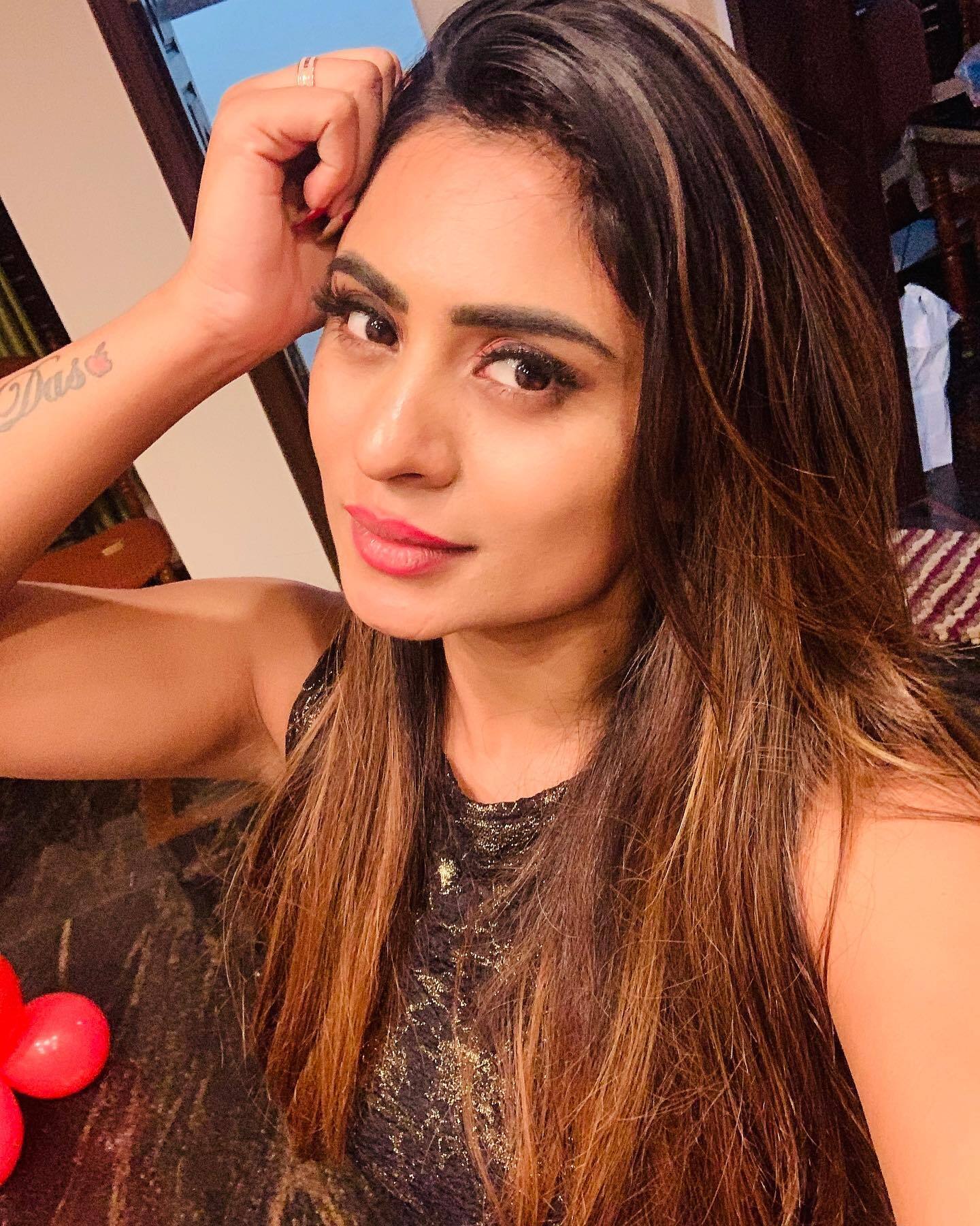 ഹോട്ട് ഇൻ ഫിറ്റ്; വർക്ക്ഔട്ട് ചിത്രങ്ങളുമായി ദീപിക ദാസ്