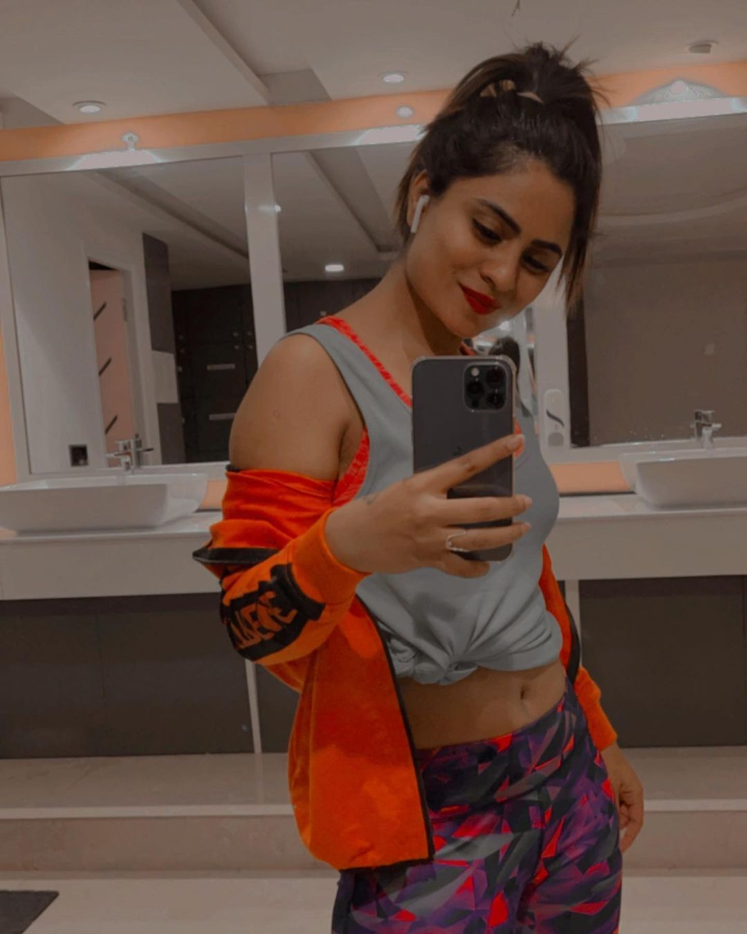 ഹോട്ട് ഇൻ ഫിറ്റ്; വർക്ക്ഔട്ട് ചിത്രങ്ങളുമായി ദീപിക ദാസ്