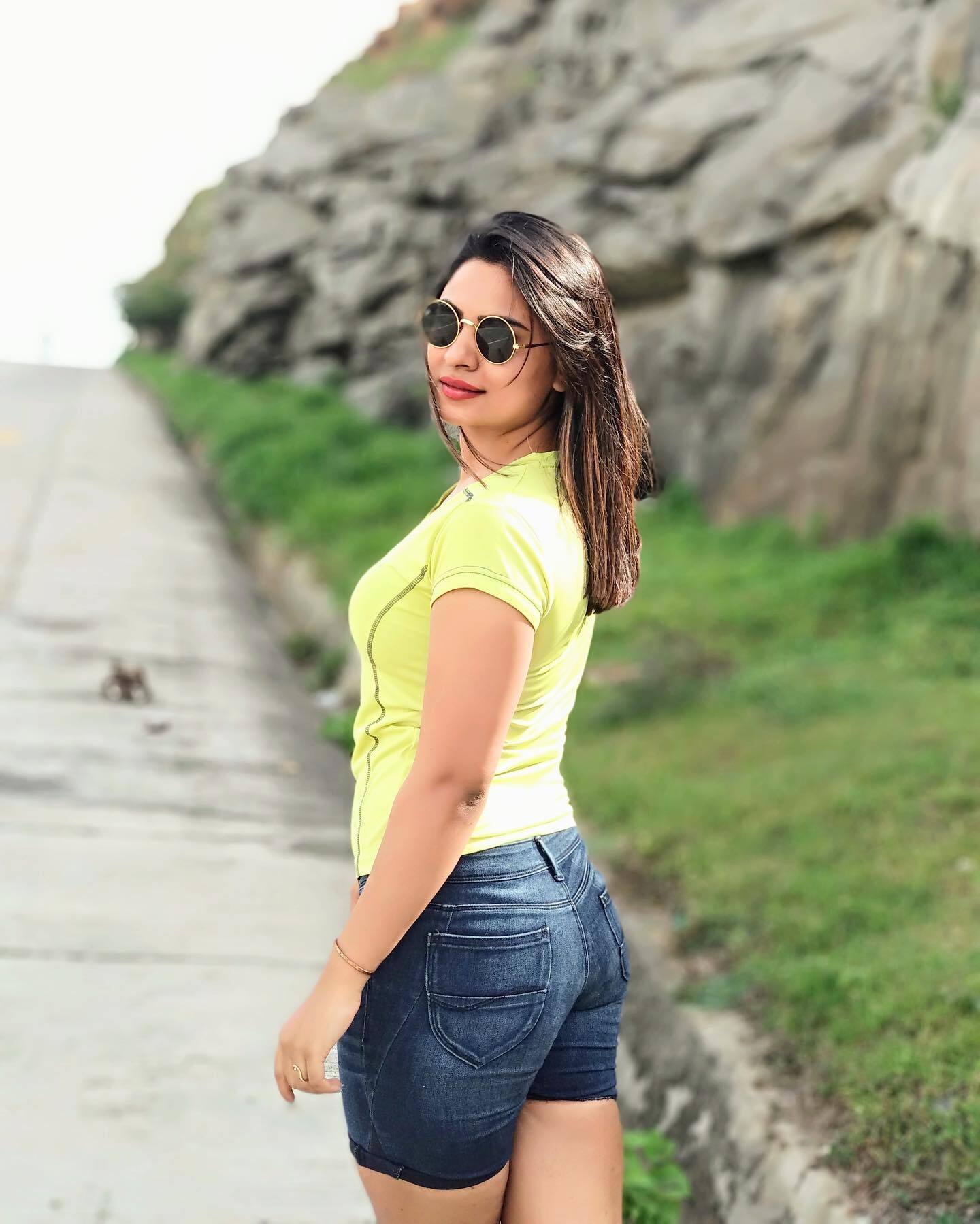 ഹോട്ട് ഇൻ ഫിറ്റ്; വർക്ക്ഔട്ട് ചിത്രങ്ങളുമായി ദീപിക ദാസ്