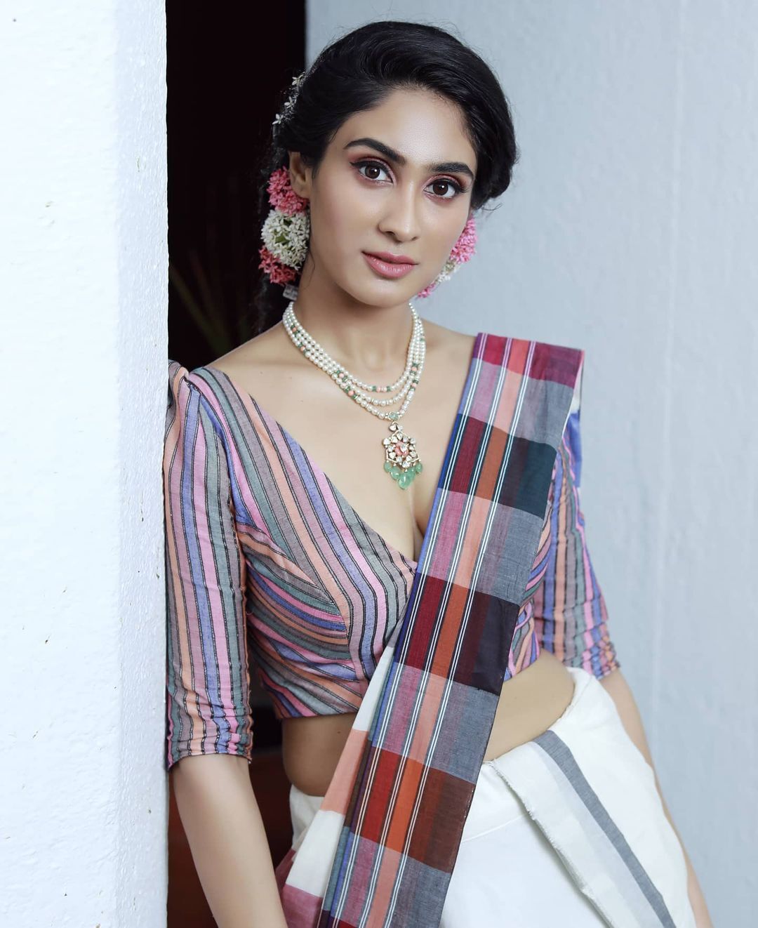 നാടന്‍ സുന്ദരിയായി നടി ദീപ്തി സതി; തറവാട്ട് വീട്ടിലെ ഫോട്ടോഷൂട്ട് വൈറല്‍