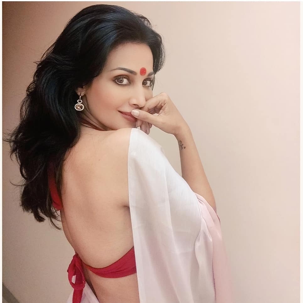 flora saini sexy photo 
