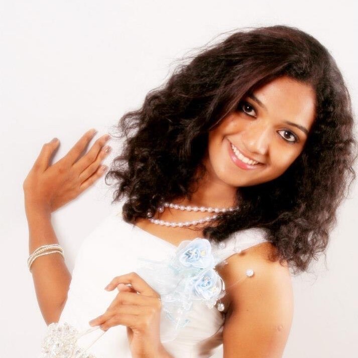 പ്രേക്ഷകരെ ഞെട്ടിച്ച് മെറീന മൈക്കിൾ; ഫോട്ടോസ് വൈറലാകുന്നു