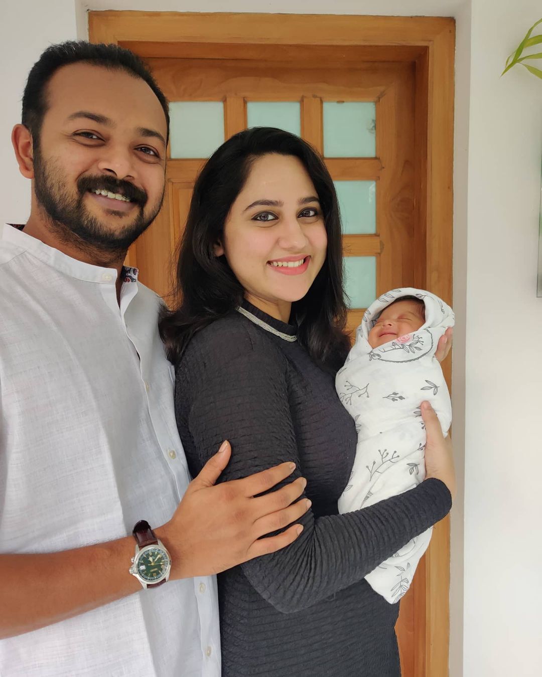 മിയയുടെ ലൂക്ക വൻ ക്യൂട്ടല്ലേ? നടിയുടെ ഏറ്റവും പുതിയ കുടുംബ ചിത്രം..ഏറ്റെടുത്ത് ആരാധകർ