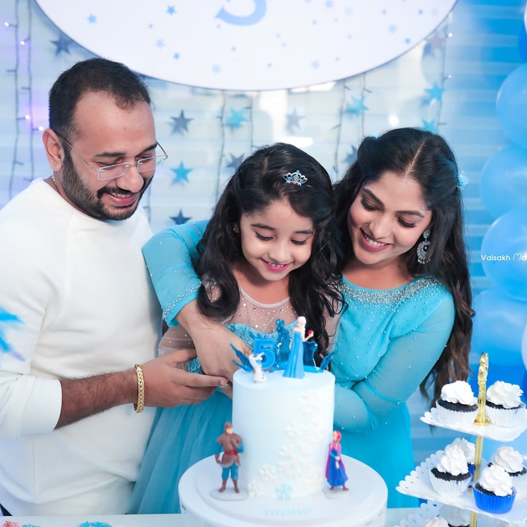 ക്യൂട്ടാണ് മുക്തയും മകളും, വൈറലായി താരത്തിന്റെ മകളുടെ പിറന്നാള്‍ ആഘോഷ ചിത്രങ്ങള്‍