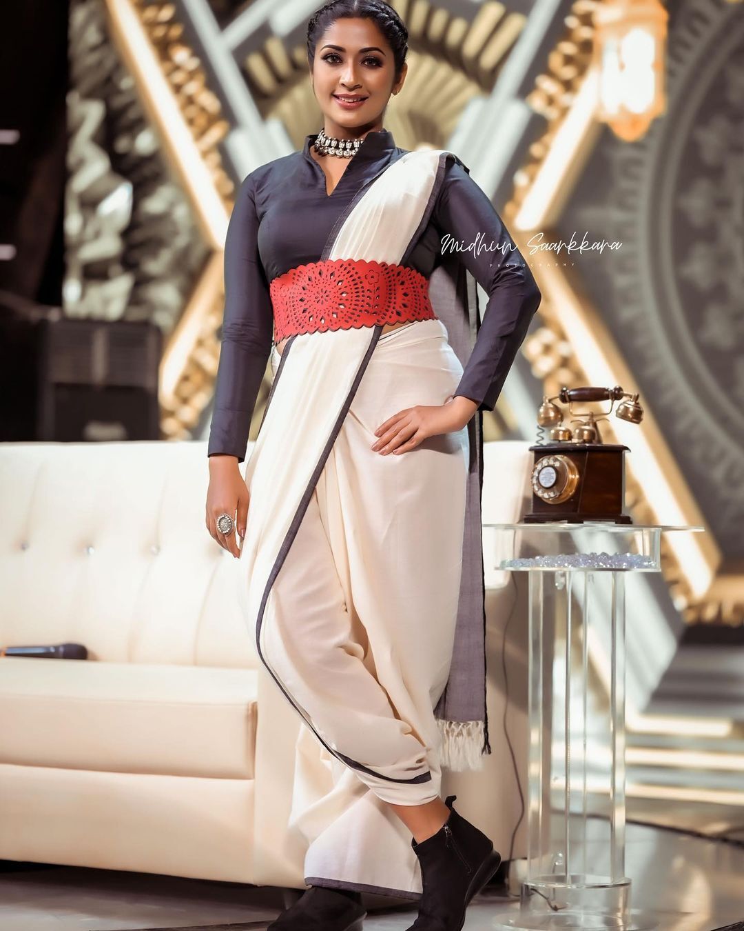 മിനി സ്ക്രീനിൽ സജീവമായി നവ്യ; വൈറലായി ചിത്രങ്ങൾ