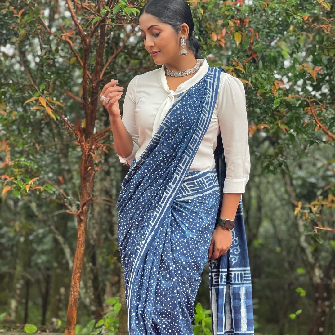 മിനി സ്ക്രീനിൽ സജീവമായി നവ്യ; വൈറലായി ചിത്രങ്ങൾ