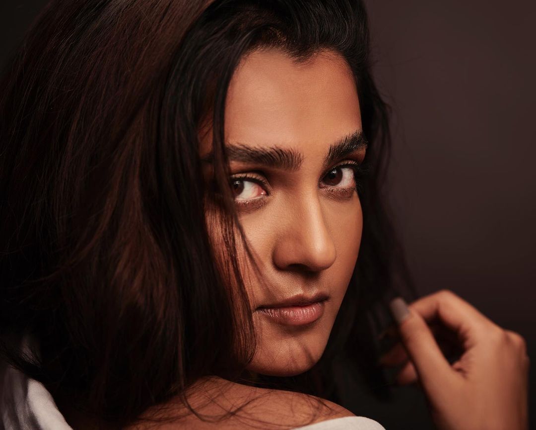 ഗ്ലാമറസ് ലുക്കിൽ പാർവതി; ഇൻസ്റ്റഗ്രാം ചിത്രങ്ങൾ വൈറൽ