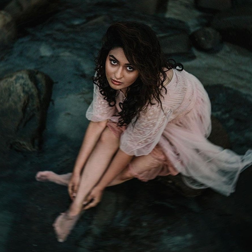 അള്‍ട്രാ ഗ്ലാമറസ് ലുക്കില്‍ നടി പ്രയാഗ മാര്‍ട്ടിന്‍; ഹോട്ടായിട്ടുണ്ടെന്ന് ആരാധകര്‍