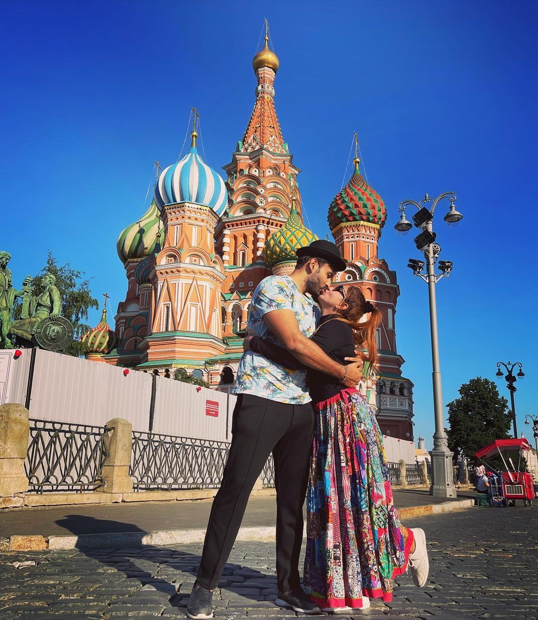 റഷ്യയിൽ വെക്കേഷന ആഘോഷിച്ച് പ്രിയ മോഹൻ; വൈറലായി ചിത്രങ്ങൾ