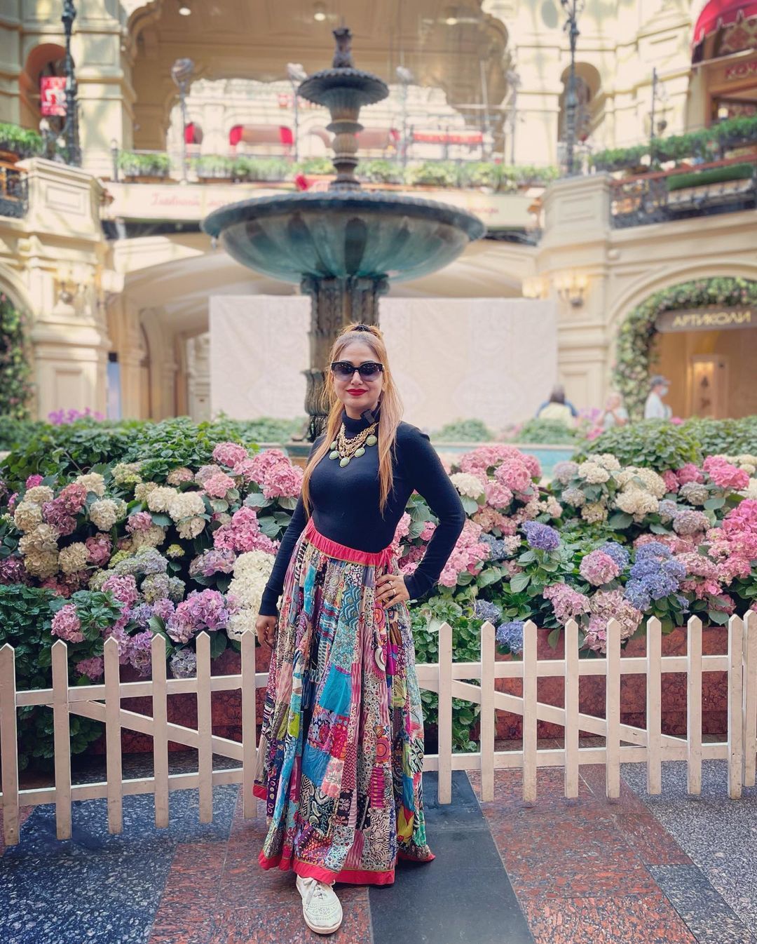 റഷ്യയിൽ വെക്കേഷന ആഘോഷിച്ച് പ്രിയ മോഹൻ; വൈറലായി ചിത്രങ്ങൾ