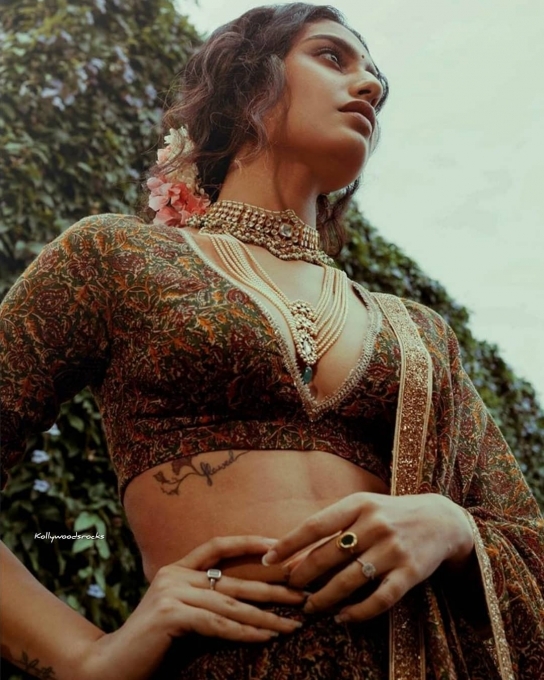 അതീവ ഗ്ലാമറസായി പ്രിയ വാര്യര്‍; ഫോട്ടോഷൂട്ട് കണ്ട് മലയാളി ആരാധകര്‍ ഞെട്ടലില്‍