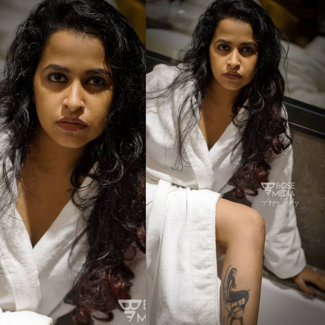 സ്റ്റൈലിഷ് ലുക്കിൽ വീണ്ടും സാധിക; പുതിയ ഫോട്ടോഷൂട്ടും ഏറ്റെടുത്ത് ആരാധകർ