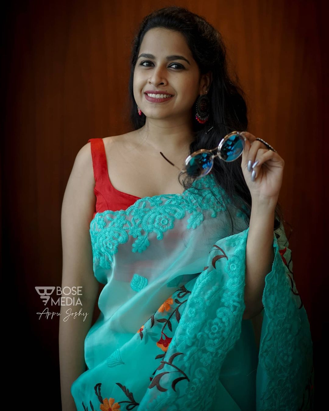 സ്റ്റൈലിഷ് ലുക്കിൽ വീണ്ടും സാധിക; പുതിയ ഫോട്ടോഷൂട്ടും ഏറ്റെടുത്ത് ആരാധകർ