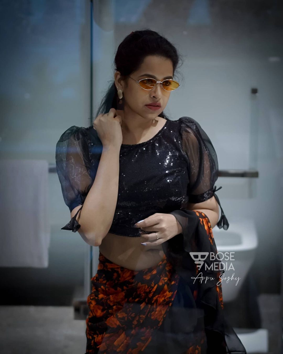 സ്റ്റൈലിഷ് ലുക്കിൽ വീണ്ടും സാധിക; പുതിയ ഫോട്ടോഷൂട്ടും ഏറ്റെടുത്ത് ആരാധകർ