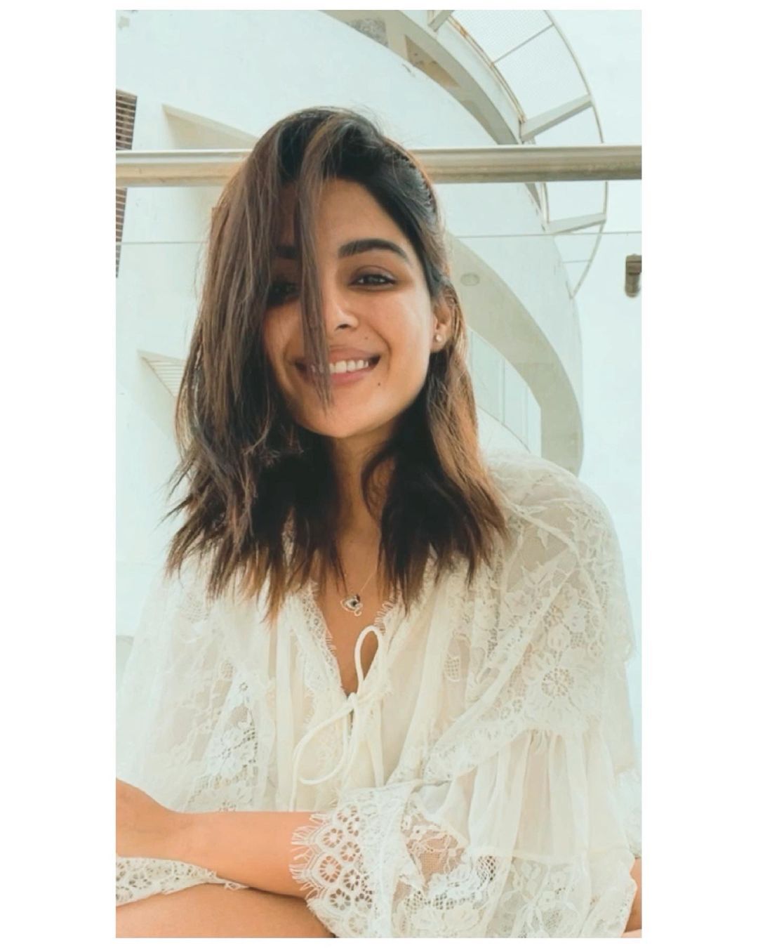 ബാത്ത് റോബ് ധരിച്ച കയ്യില്‍ ജ്യൂസുമായി നടി സംയുക്ത മേനോന്‍; വൈറലായി പുതിയ ഫോട്ടോഷൂട്ട്