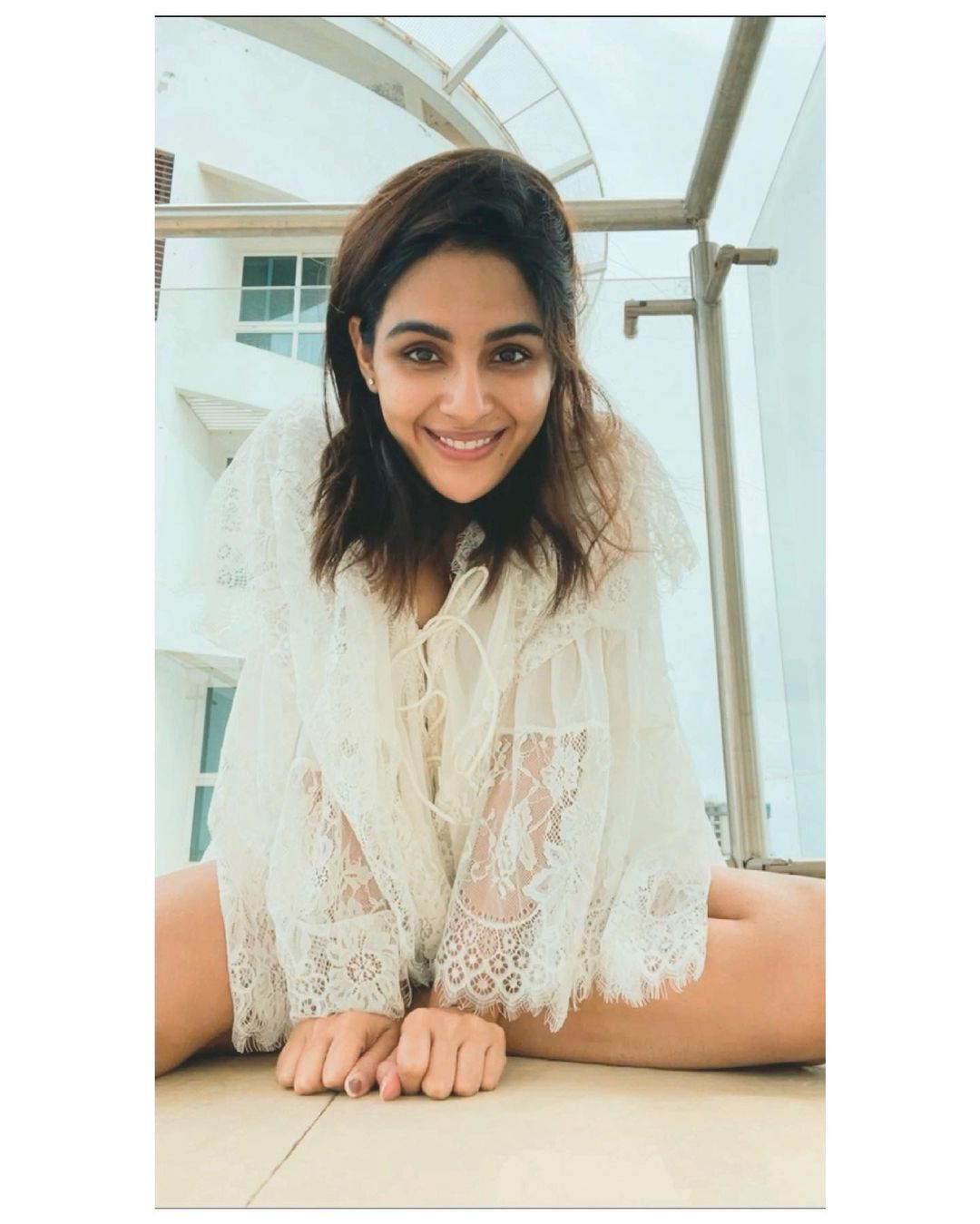 ബാത്ത് റോബ് ധരിച്ച കയ്യില്‍ ജ്യൂസുമായി നടി സംയുക്ത മേനോന്‍; വൈറലായി പുതിയ ഫോട്ടോഷൂട്ട്