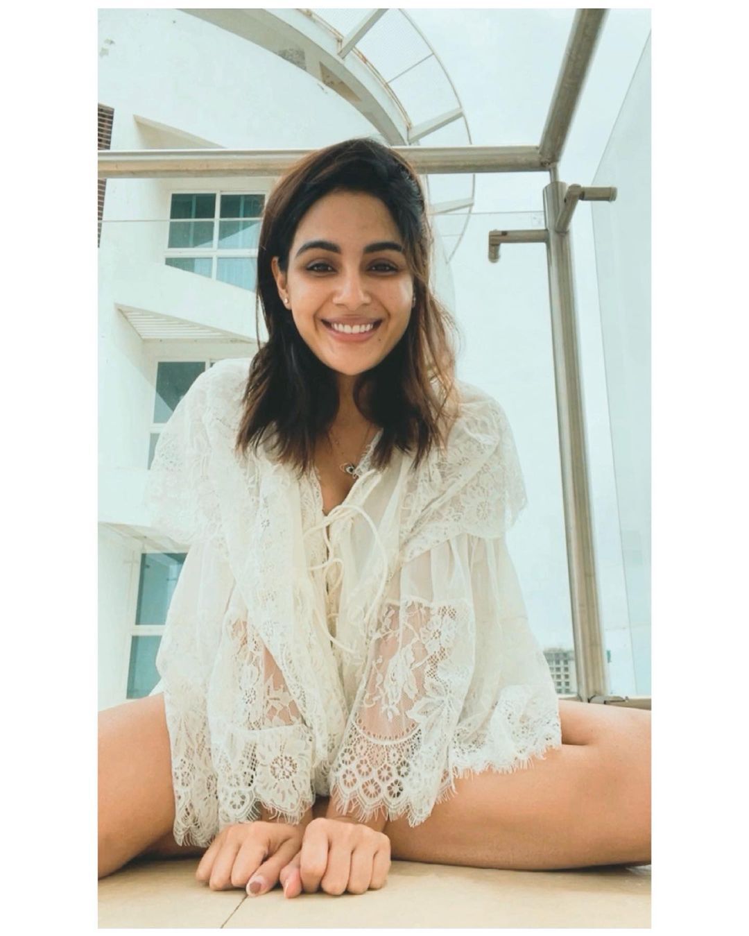 ബാത്ത് റോബ് ധരിച്ച കയ്യില്‍ ജ്യൂസുമായി നടി സംയുക്ത മേനോന്‍; വൈറലായി പുതിയ ഫോട്ടോഷൂട്ട്