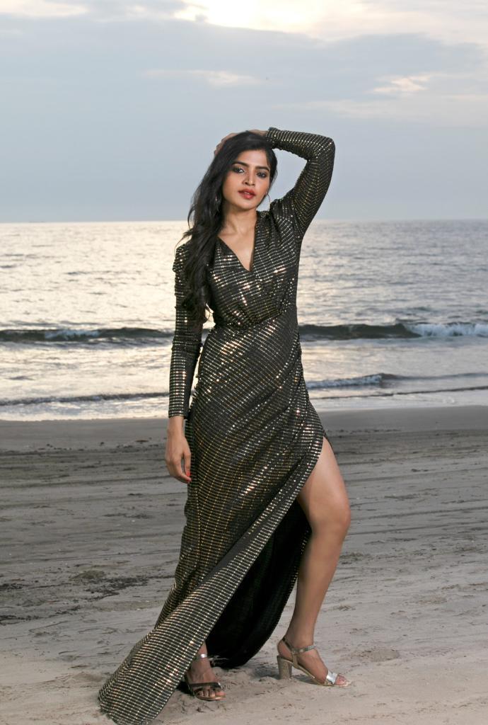 സാരിയില്‍ അതീവ സുന്ദരിയായി സഞ്ജിത ഷെട്ടി; വൈറലായ പുതിയ ചിത്രങ്ങള്‍ കാണാം